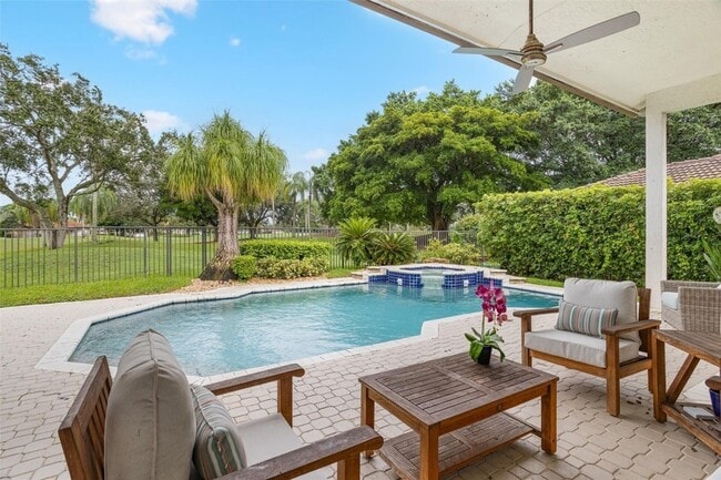 Photo - 2534 Golf View Dr