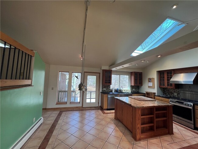 Photo - 340 Campbell Rd