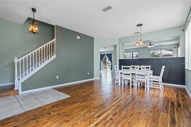 Photo - 305 Roseling Crossing