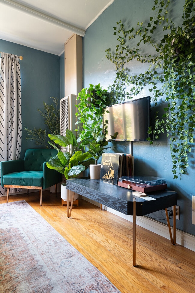 Photo - The Adelon - FURNISHED SUITES