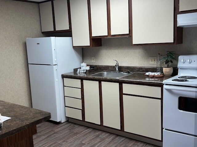 One Bedroom Kitchen - Timbercreek