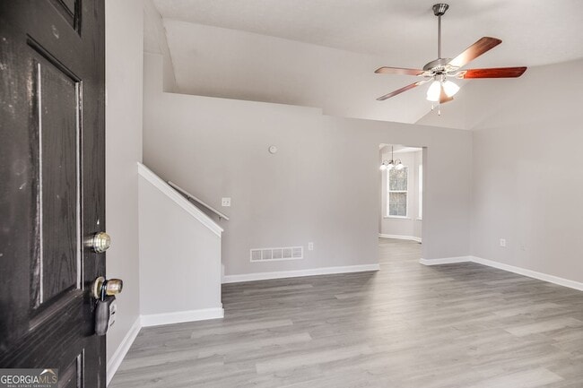 Photo - 18 Twin Oaks Ln