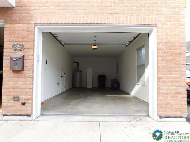 Photo - 821 Masslich St