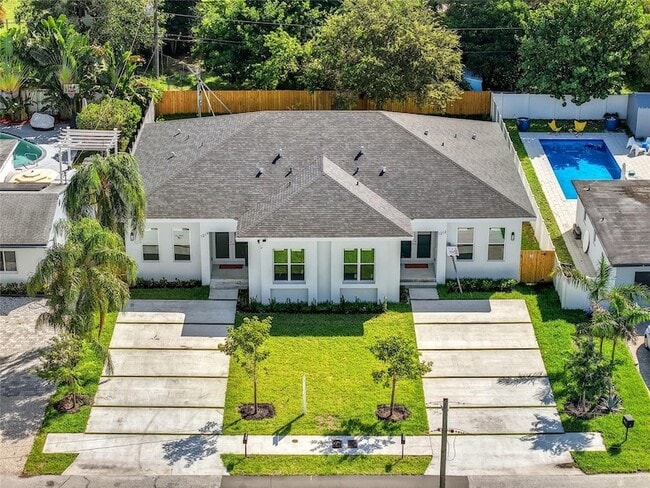 Building Photo - 1214 NW 4th Ave