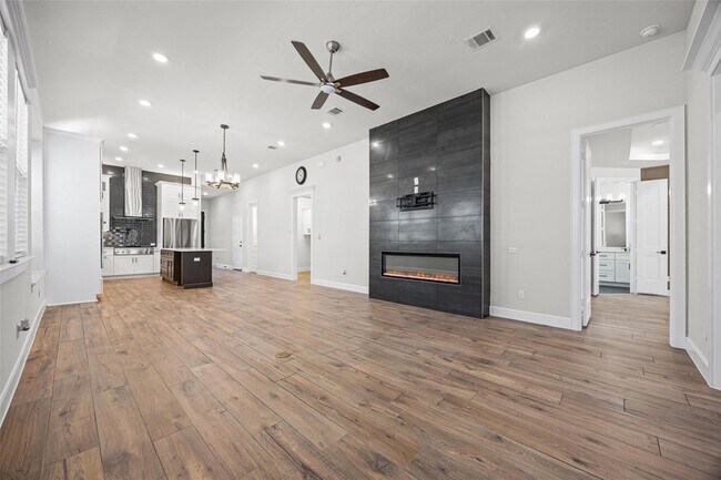 Photo - 140 Caterpillar Ln