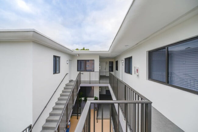 Photo - 700 SW 11th Ave Unit SI FL1-ID1022474P