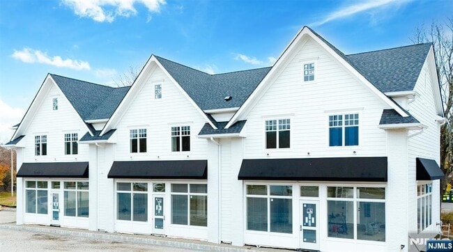 Building Photo - 445 Ramapo Valley Rd Unit 3