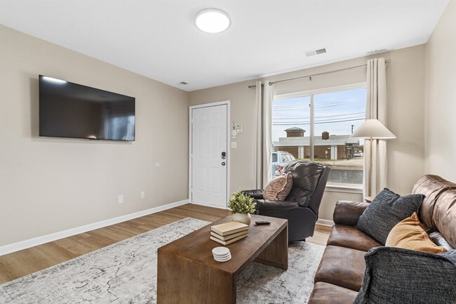 Building Photo - 18365 Sharon Ln Unit ID1032367P