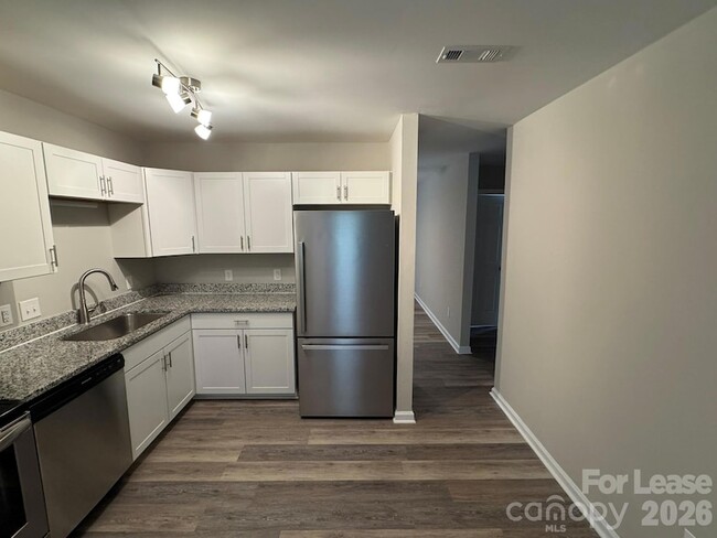 Photo - 320 Hamilton Dr NE