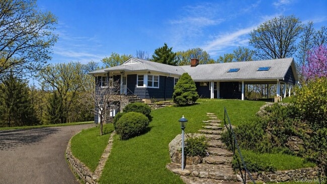 Building Photo - 27 Allapartus Cir