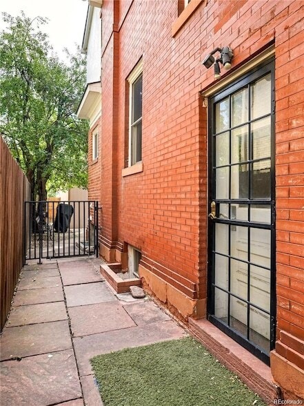 Photo - 840 Emerson St Unit 6