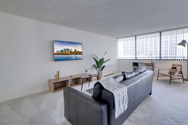 Building Photo - 320 23rd St S Unit FL6-ID1022506P