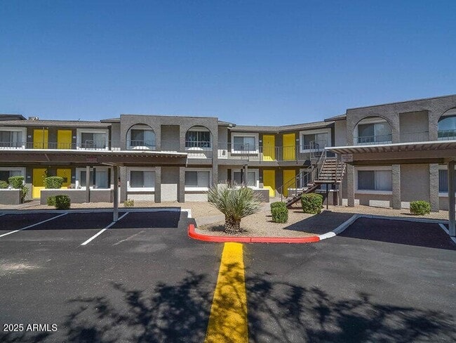 Building Photo - 17805 N 40th St Unit 2