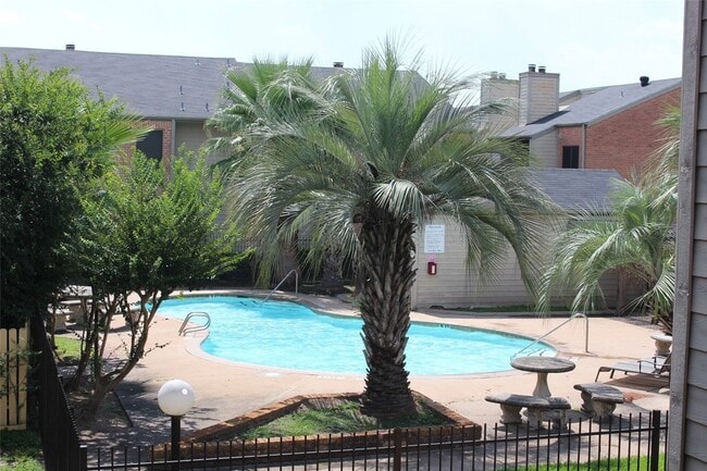 Building Photo - 16111 Aspenglenn Dr Unit 609