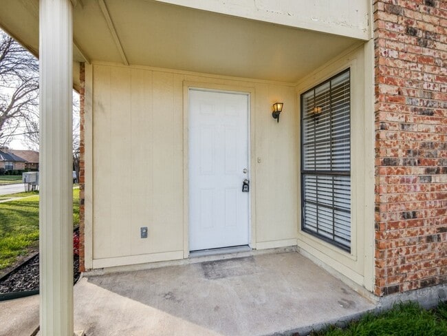 Photo - 4646 Carr St