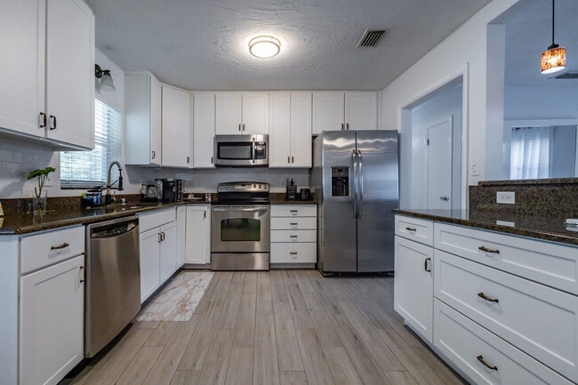 Photo - 208 Woodbine Ave Unit ID1296504P