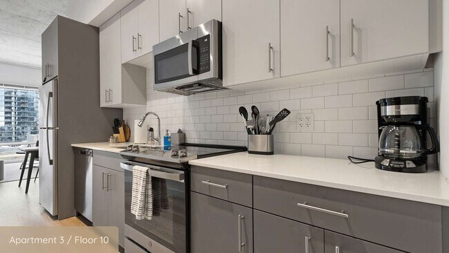 Photo - 853 W Blackhawk St Unit ID1243848P