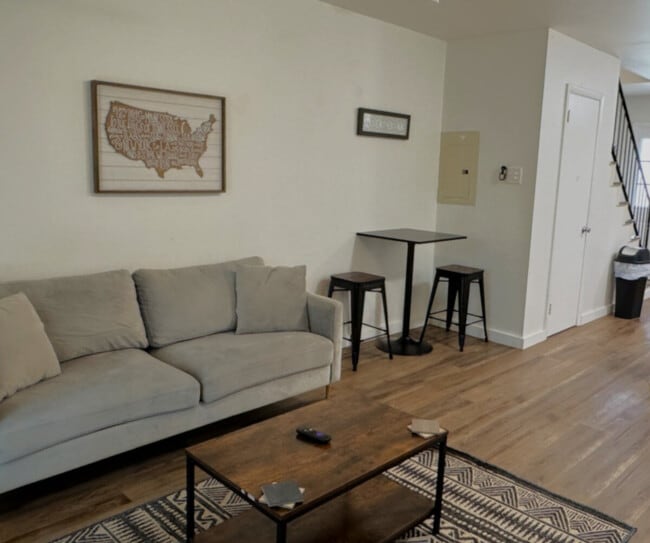 Building Photo - 624 S Cedar St Unit ID1296538P