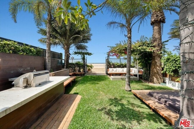 Photo - 936 Palisades Beach Rd