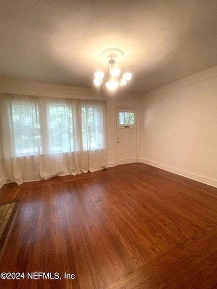 Photo - 3904 Hollingsworth St