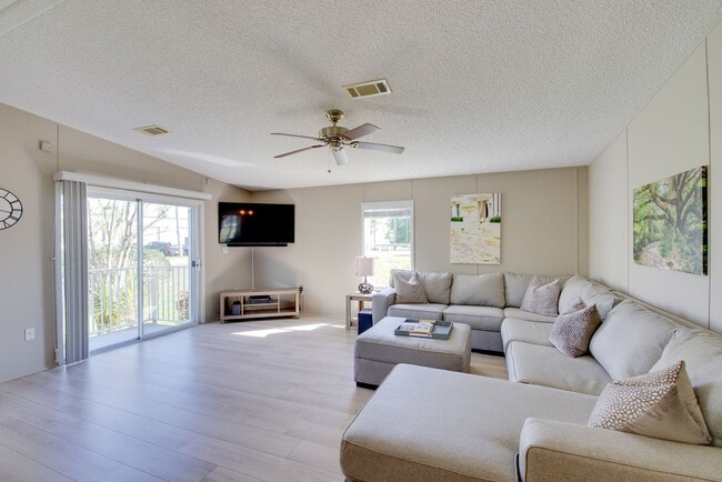 Building Photo - 9896 61st Terrace Unit SI ID1545787P