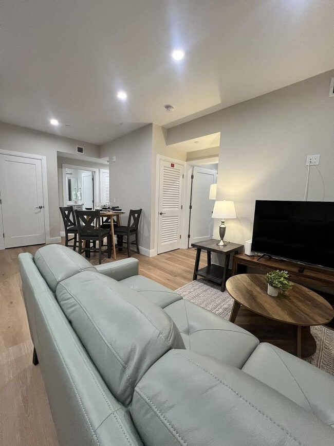 Photo - 394 McGrath Hwy Unit SI ID1364689P