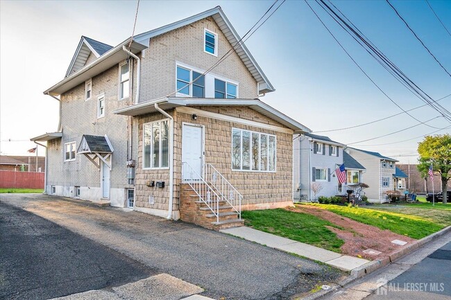 Building Photo - 36 2nd Ave Unit B