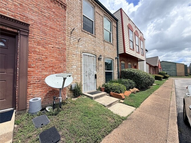 Photo - 7700 Creekbend Dr Unit 45