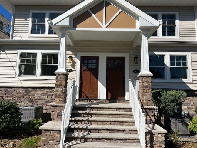 Photo - 33 Morris Ave