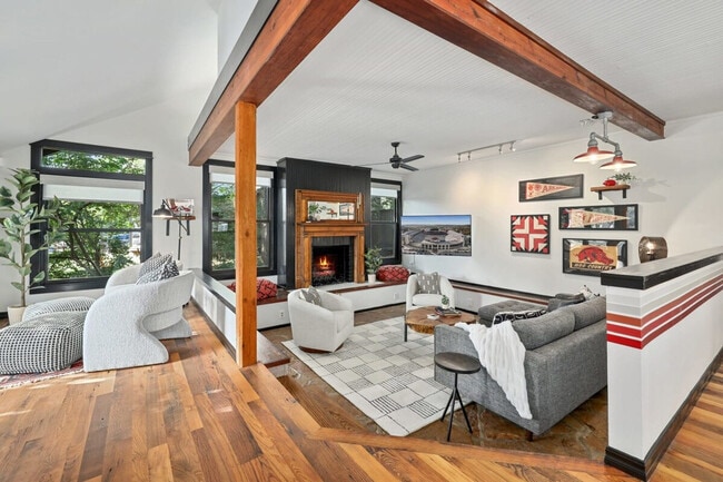 Building Photo - 435 N Oliver Ave Unit ID1221887P