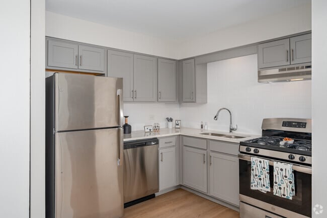 Alpine 2BR, 1BA - 808SF - Kitchen - Aspen Ridge
