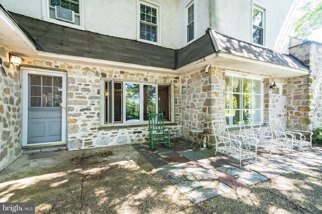 Photo - 800-2-802 E Cathedral Rd
