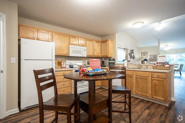 2BR, 2BA - 1,294 SF - Forestwood - Redwood Johnstown