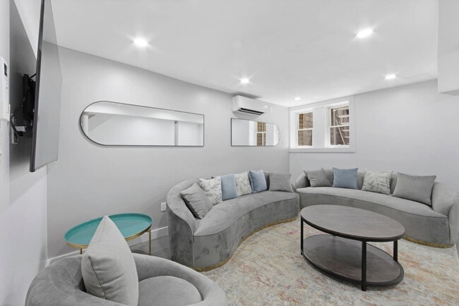 Building Photo - 564 W 182nd St Unit ID1302125P