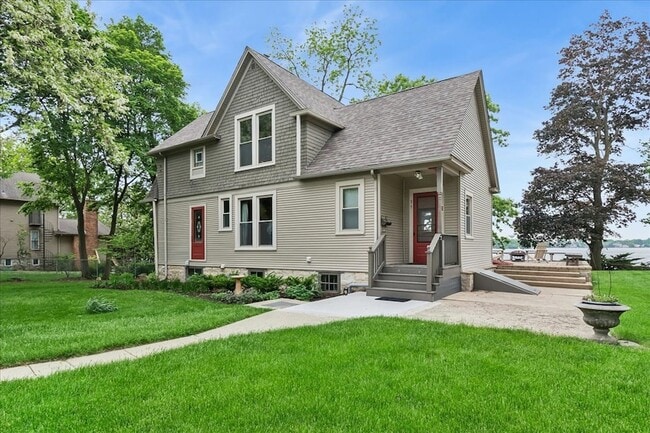 Building Photo - 35 Lakeview Pl