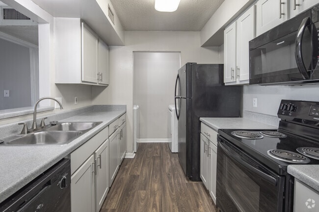 2BR, 2BA - 1,205SF - Kitchen - Park at Meadow Ridge