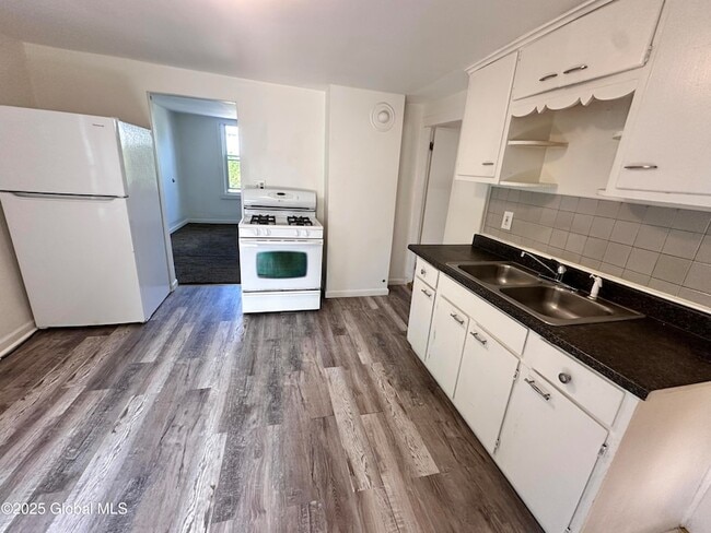 Photo - 200 Mohawk St Unit 2