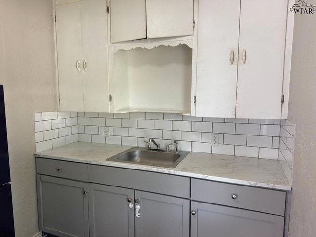 Photo - 2409 Ave D