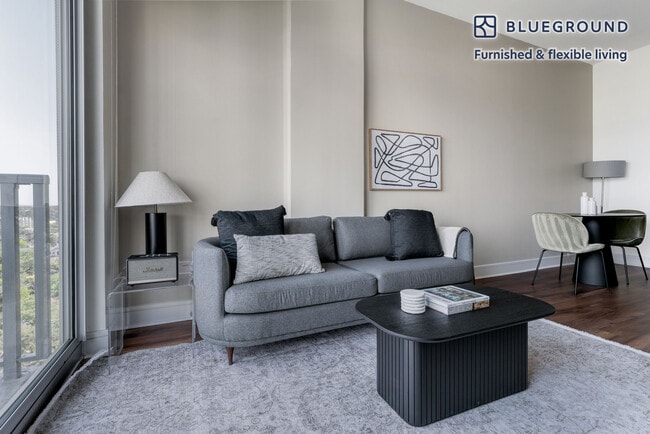 Photo - 615 W 7th St Unit FL14-ID75