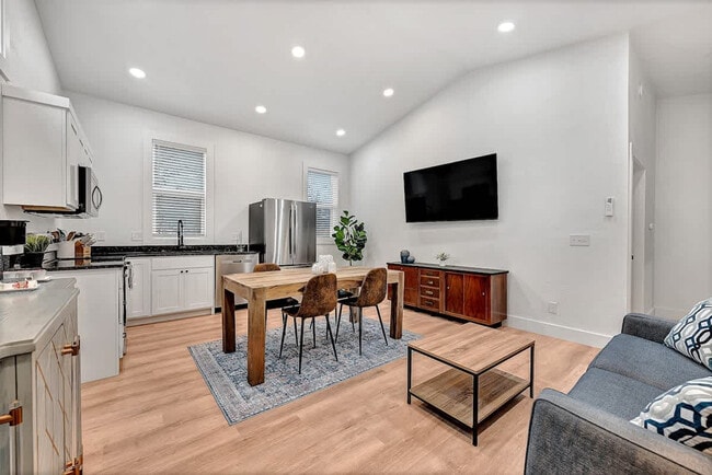 Building Photo - 426 S Washington St Unit SI ID1520922P