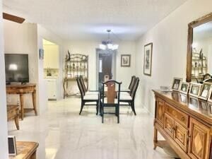 Photo - 1050 Cornwall C