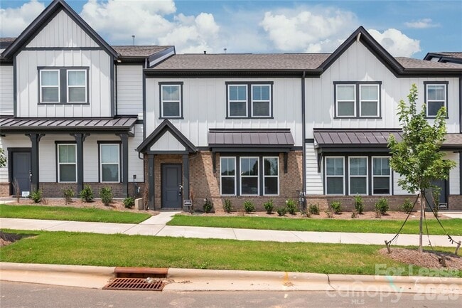 Photo - 302 Silver Fleet Dr