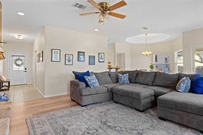 Photo - 104 Kings Way