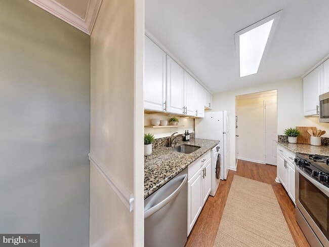 Photo - 4600 Duke St Unit 532