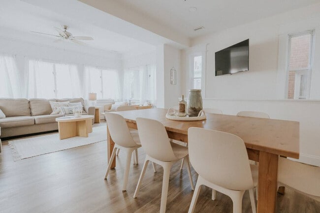 Photo - 3 S Surrey Ave Unit ID1309004P