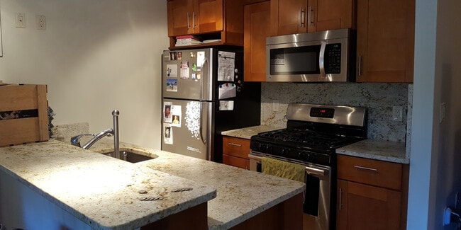 Photo - The Elmwood Village Apartments