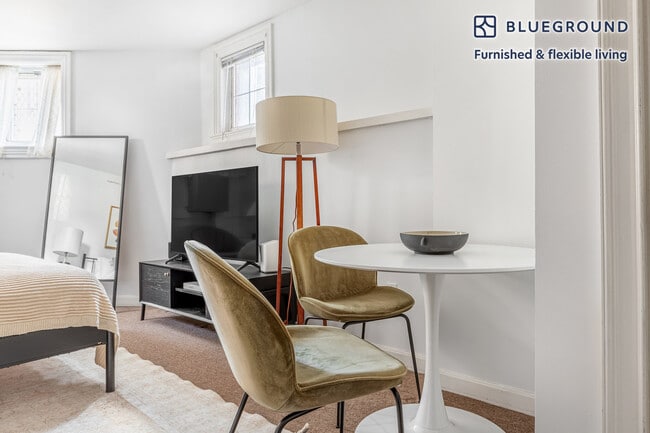 Photo - 11 Hereford St Unit FL0-ID557