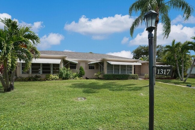 Photo - 1317 High Point Way SE