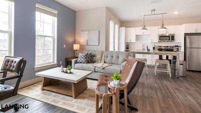 Building Photo - 5885 Lakehurst Dr Unit 2231