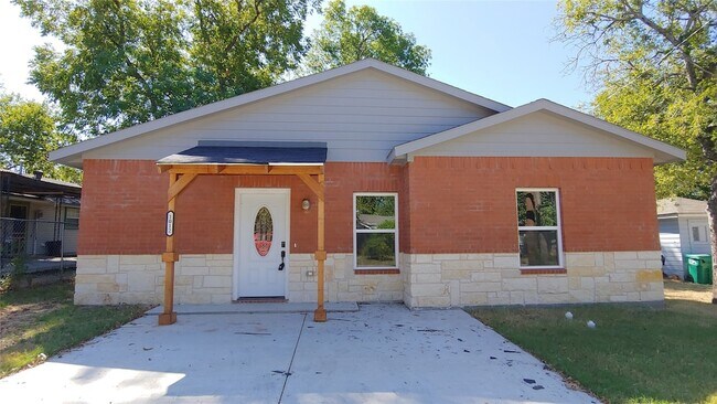 Photo - 1012 E Oak St